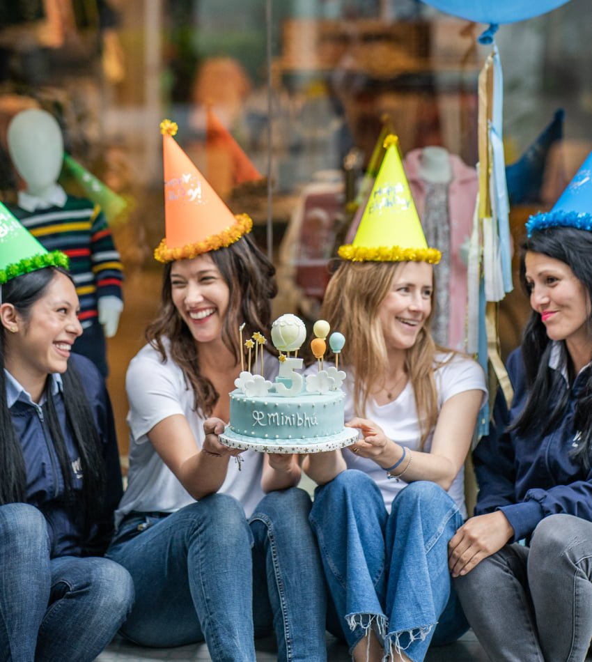 Soplando-las-velitas-con-nuestra-Familia-Minibhú Minibhu