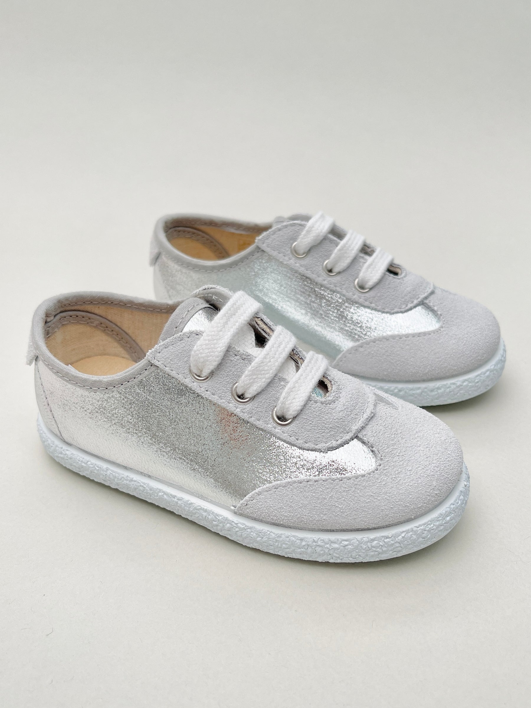 Tenis Con Piezas Plata Tokolate