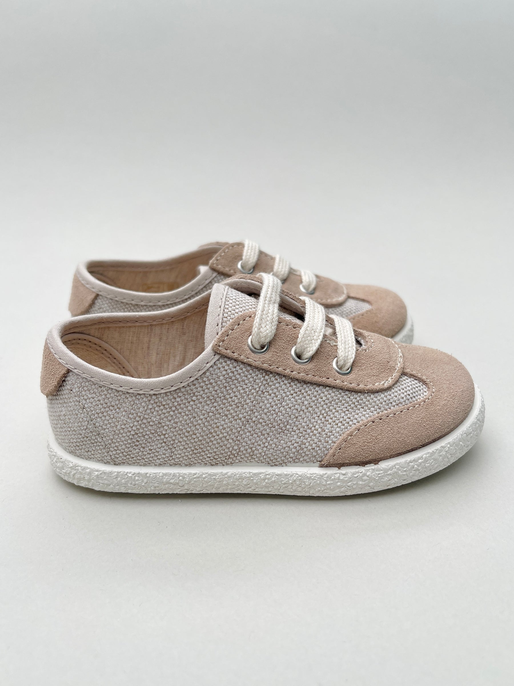 Tenis Con Piezas Beige Tokolate