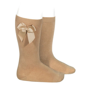Calcetines Altos Lisos Camel Con Lazo - Minibhu