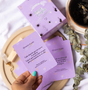 Cartas Oráculo De Afirmaciones Amor Propio Yo vivo en gratitud